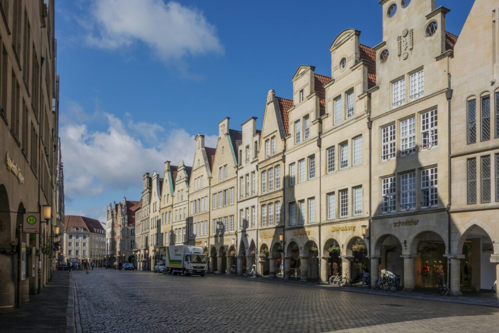Die überraschenden Ergebnisse des Zensus Münster 2022 zeigen, dass das Bevölkerungswachstum hinter den Erwartungen zurückbleibt. Erfahren Sie mehr über die Auswirkungen und Details.
