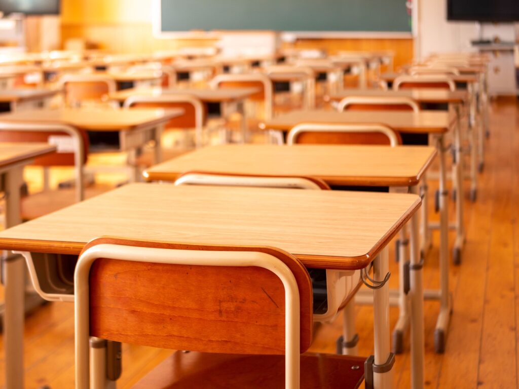 Schulen in NRW stehen vor einem Lehrermangel in Kunst und Musik. Erfahren Sie mehr über die Ursachen und mögliche Lösungen für den Lehrermangel in NRW.