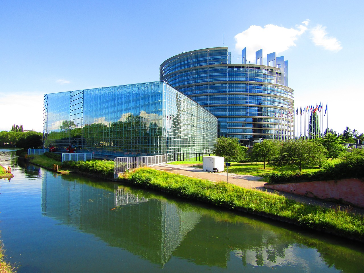NRW entsendet 20 Abgeordnete ins Europaparlament. Erfahren Sie mehr über die Ergebnisse der Europawahl und die Bedeutung NRWs in der europäischen Politik.