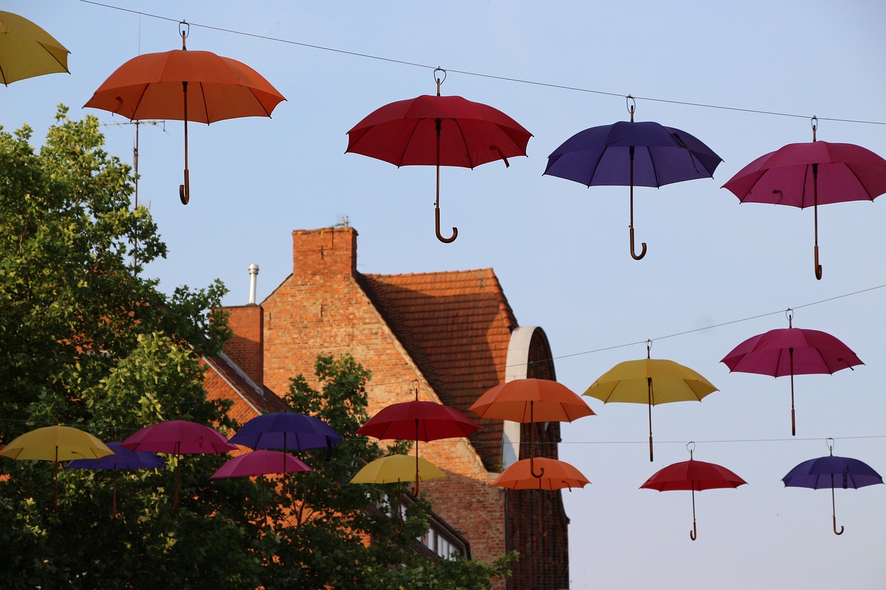 Du bist auf der Suche nach einem Stadtfest oder Straßenfest in Münster? Wir haben die Übersicht. Flohmärkte, Musik, offene Türen und ein buntes Programm– beim Hansafest 2025 in Münster wird das Viertel selbst zur Bühne.