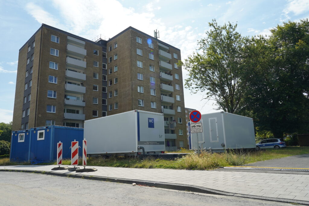 Die kritische Situation im Hochhaus an der Königsberger Straße in Coerde erfordert dringende Maßnahmen. Stadt sichert Notversorgung und plant Sanierung. Die Vermieterin im Hochhaus in Coerde muss zahlen