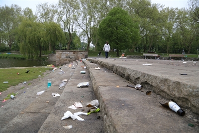 Erfahre alles über die Stadtsauberkeit in Münster, die Verantwortlichkeiten, Maßnahmen und Herausforderungen. Informiere dich über Bußgelder, Abfalltrennung und Engagementmöglichkeiten. Die Bußgelder für Müll in Münster beginnen bei 100€.