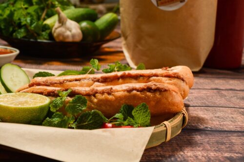 Erlebt das Street Food & Music Festival Münster 2024 vom 26. bis 28. Juli und genießt kulinarische Genüsse und Live-Musik auf dem Schlossplatz. Eintritt frei! Foodtrucks, Live-Musik und Kinderprogramm: Das Street Food & Music Festival in Münster findet vom 25. bis 27. Juli 2025 statt.