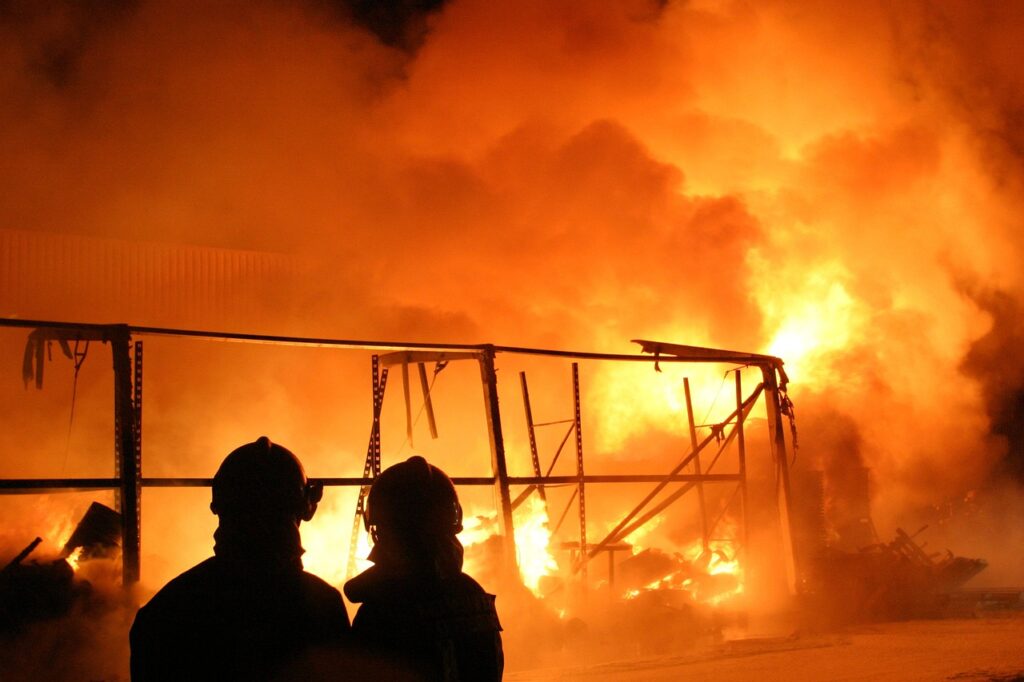Ein Feuer beim Westfalen-Blatt in Bielefeld verursachte erheblichen Schaden. Trotz des Brands soll die Zeitung weiterhin erscheinen.