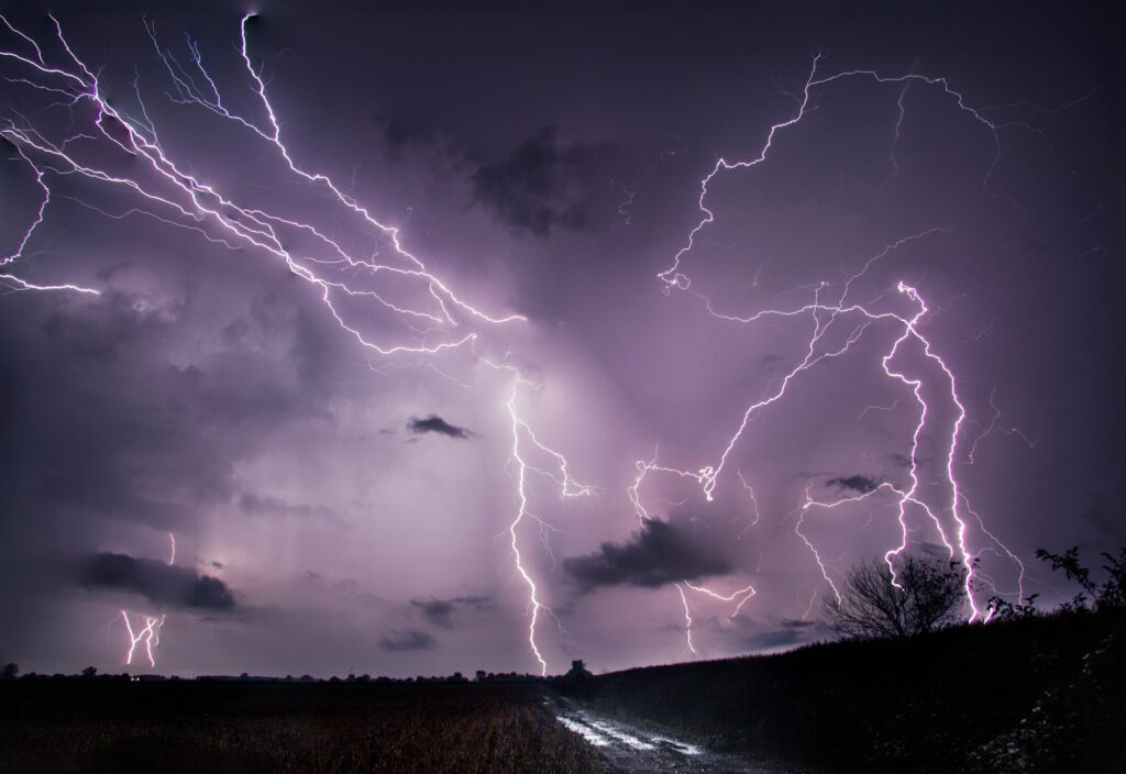 Blitze am Nachthimmel, Sturm Münsterland am 12.7.24, vor allem Telgte und Coesfeld betroffen