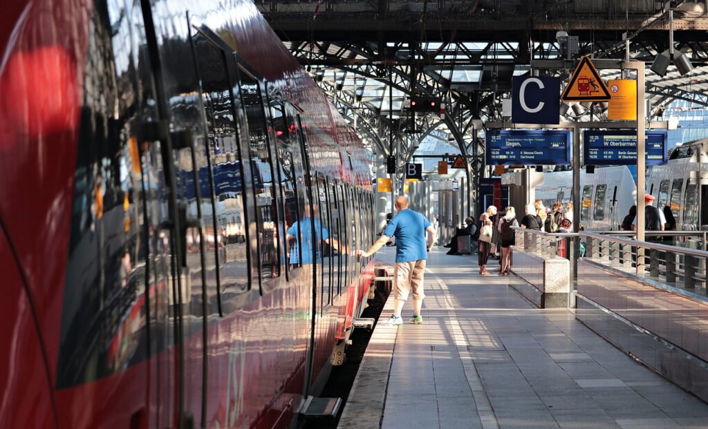 Eine Frau verliert Fuß bei Unfall am Hagener Hauptbahnhof. Erfahren Sie mehr über den Vorfall und die Reaktionen der Beteiligten.