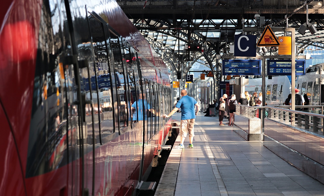 Eine Frau verliert Fuß bei Unfall am Hagener Hauptbahnhof. Erfahren Sie mehr über den Vorfall und die Reaktionen der Beteiligten.