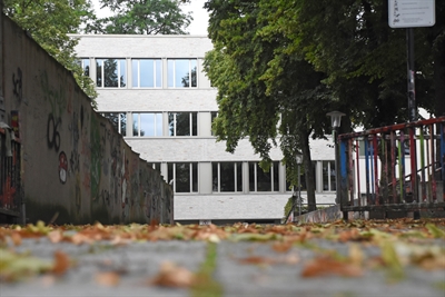 Die Erweiterung des Schillergymnasium Münster ist durch die Umstellung von G8 auf G9 notwendig. Erfahren Sie mehr über die Baumaßnahmen und den Zeitplan.