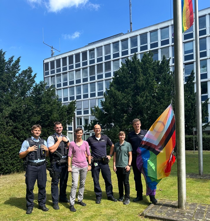 Regenbogenflagge Polizeipräsidium Münster
