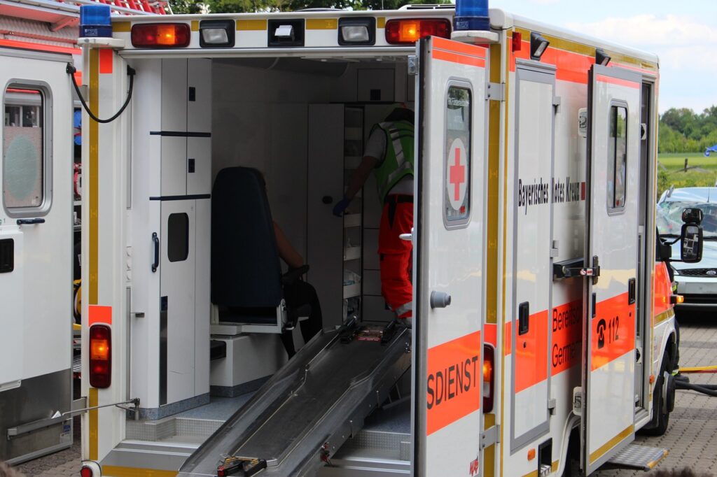 Gewaltvorfall in Burgsteinfurter Innenstadt: Mann mit Stichverletzungen ins Krankenhaus gebracht. : Erfahre, was bei akuten gesundheitlichen Beschwerden an Feiertagen zu tun ist. Tipps und wichtige Nummern für schnelle Hilfe.