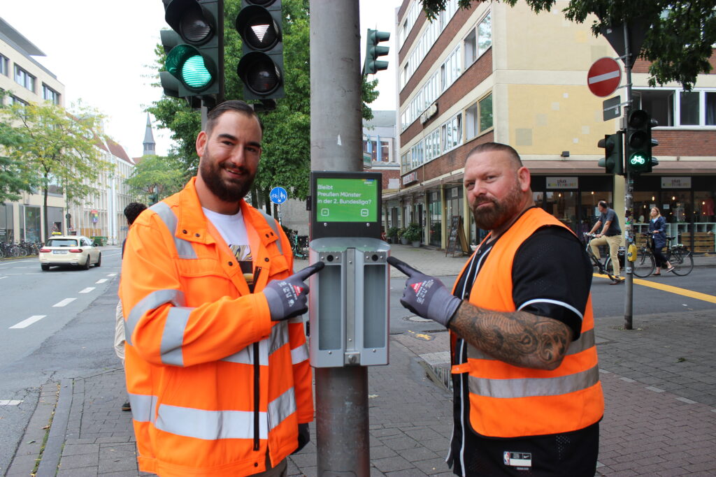 Das Kippen-Orakel in Münster motiviert spielerisch zur richtigen Entsorgung von Zigarettenkippen. Erfahre mehr über das Pilotprojekt!