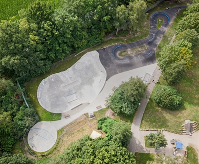 Die neue Skate- und Pumptrack-Anlage in Coerde wird am 15. September eröffnet. Besucher erwartet eine spektakuläre Skate-Show und kostenlose Ausrüstung.