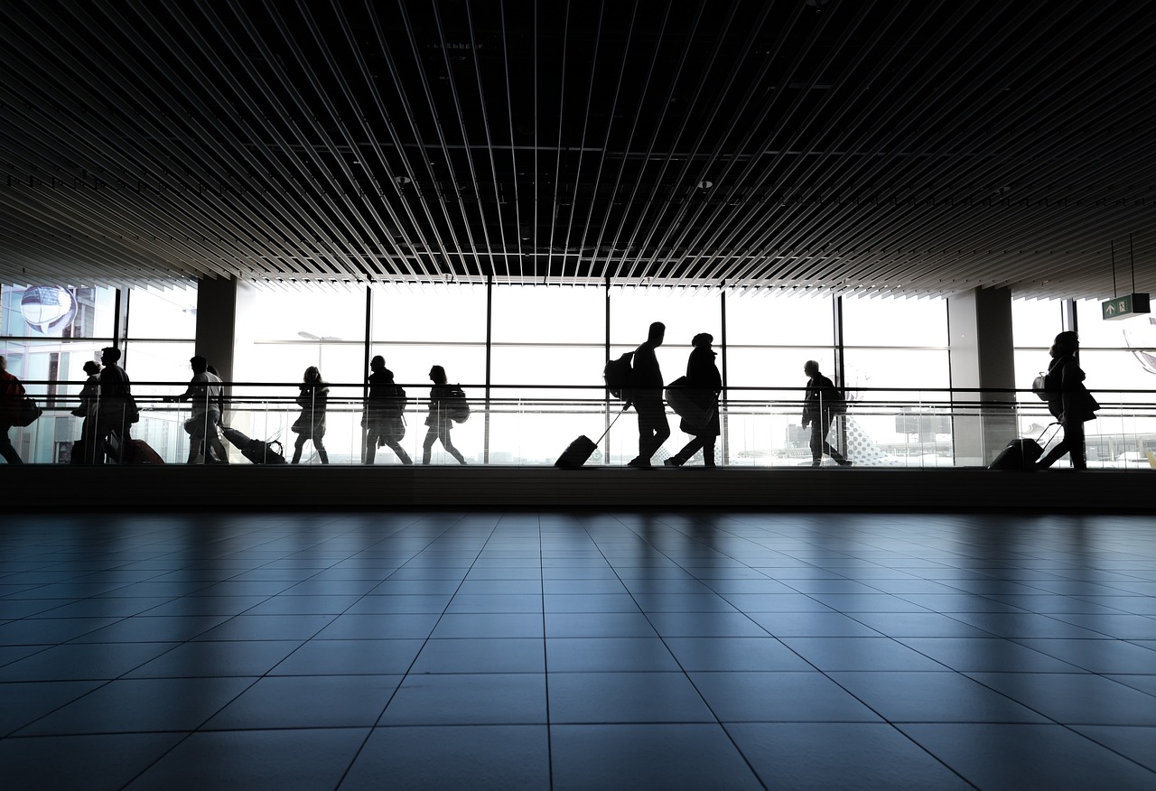 Der Flughafen Münster/Osnabrück (FMO) verzeichnet im Sommer 2024 einen Passagierrekord. Alles über das Wachstum und die touristischen Ziele. IT-Störung legt Flughäfen in NRW lahm: Chaos bei der Einreise aus dem Nicht-Schengen-Raum. Kritik an veralteter Technik. Die Warnstreiks im Luftverkehr sorgen für Flugausfälle und lange Wartezeiten. Welche Flughäfen betroffen sind und was Reisende jetzt wissen müssen.