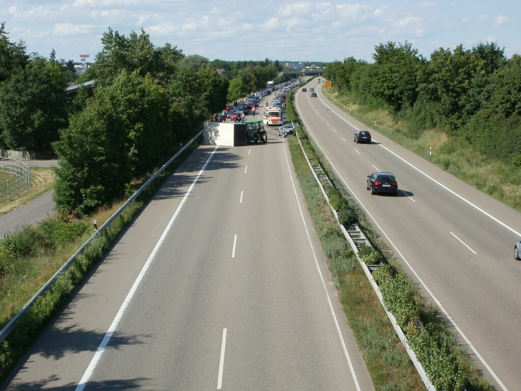Die Vollsperrung der B54 bei Gronau betrifft im Februar 2025 zwei Nächte wegen eines Schwerlasttransports. Alle Infos zu Zeiten, Umleitungen und Verkehrsbehinderungen.