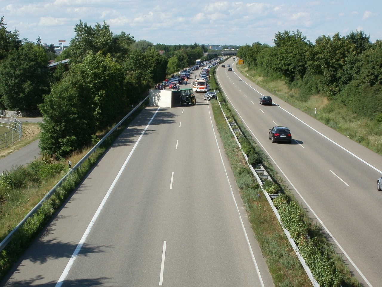 Die Vollsperrung der B54 bei Gronau betrifft im Februar 2025 zwei Nächte wegen eines Schwerlasttransports. Alle Infos zu Zeiten, Umleitungen und Verkehrsbehinderungen.