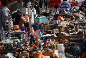 Die schönsten Flohmärkte in Münster und dem Münsterland 2025 mit allen wichtigen Terminen, Tipps zur Standbuchung und Highlights für Schnäppchenjäger! Der Sommernachtsflohmarkt Münster 2025 lädt am 20. Juni ab 20 Uhr zum nächtlichen Trödeln auf der Promenade ein