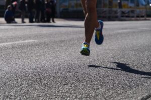 Der Münster-Marathon 2023 stellt mit 11.000 Teilnehmern einen neuen Rekord auf und begeistert mit sportlichen Höchstleistungen und spektakulärer Atmosphäre.