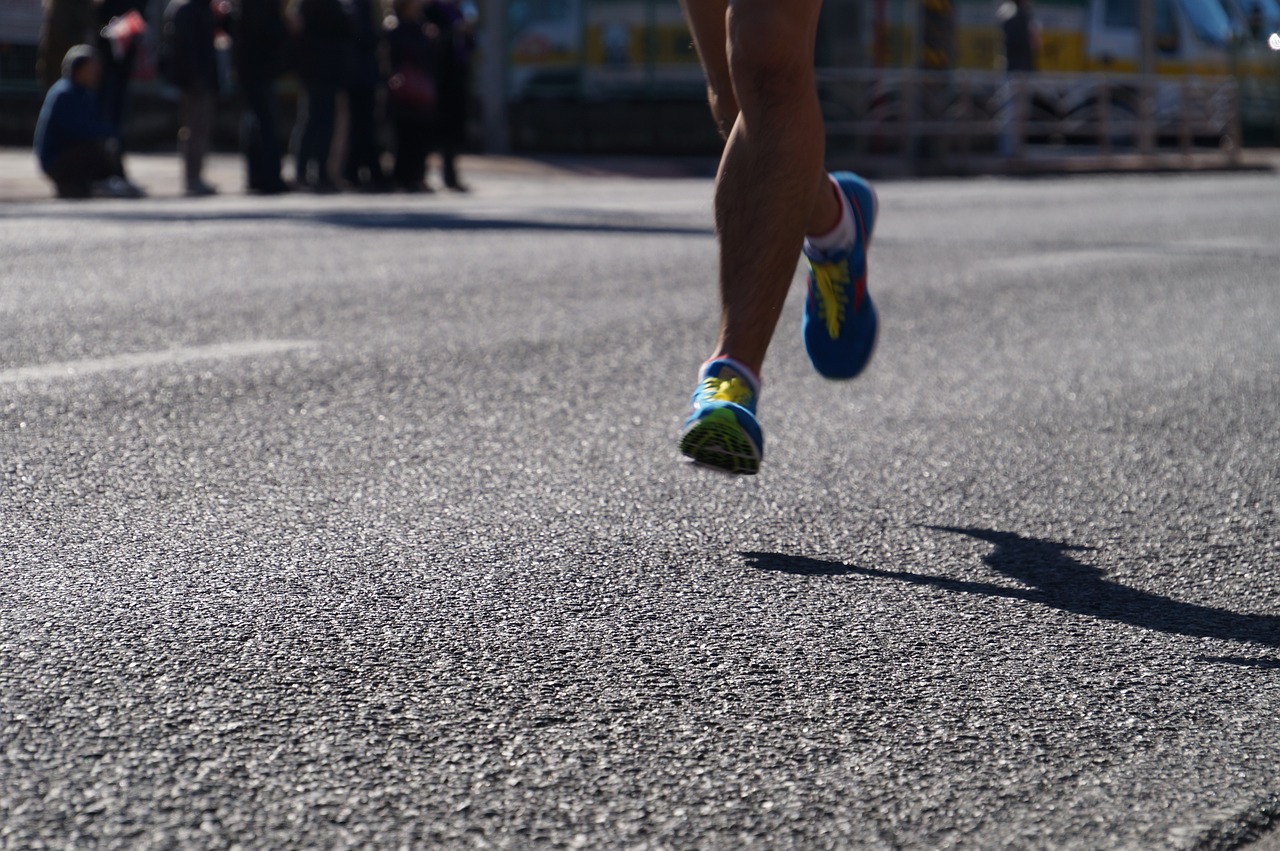 Der Münster-Marathon 2023 stellt mit 11.000 Teilnehmern einen neuen Rekord auf und begeistert mit sportlichen Höchstleistungen und spektakulärer Atmosphäre.
