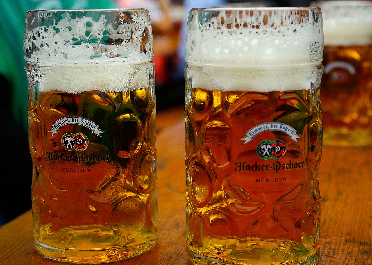 Entdecke die besten Oktoberfeste in Münster und im Münsterland 2024! Informationen zu Terminen, Eintrittspreisen und Highlights im Festzelt.