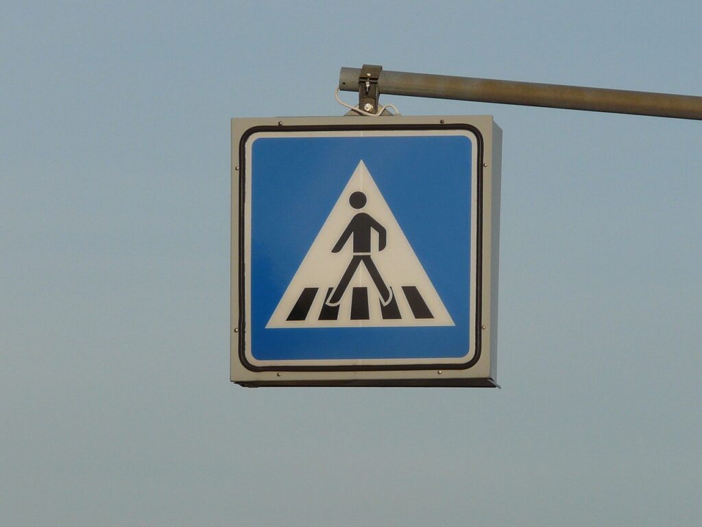 Ein rücksichtsloser Autofahrer gefährdete in Telgte mehrere Schulkinder. Die Polizei sucht Zeugen des Vorfalls auf der Alverskirchener Straße.