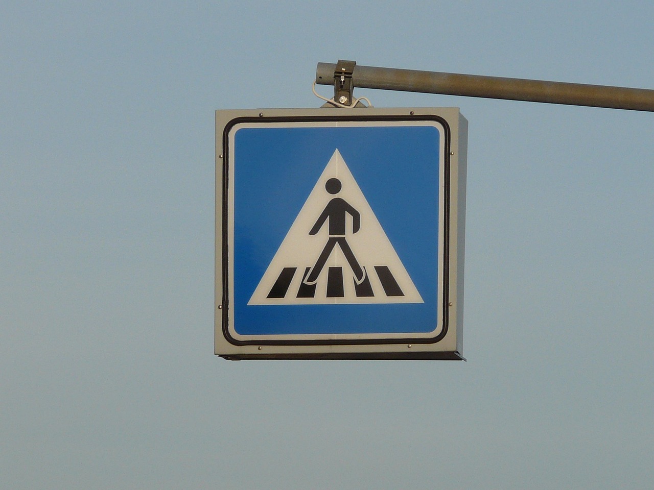 Ein rücksichtsloser Autofahrer gefährdete in Telgte mehrere Schulkinder. Die Polizei sucht Zeugen des Vorfalls auf der Alverskirchener Straße.