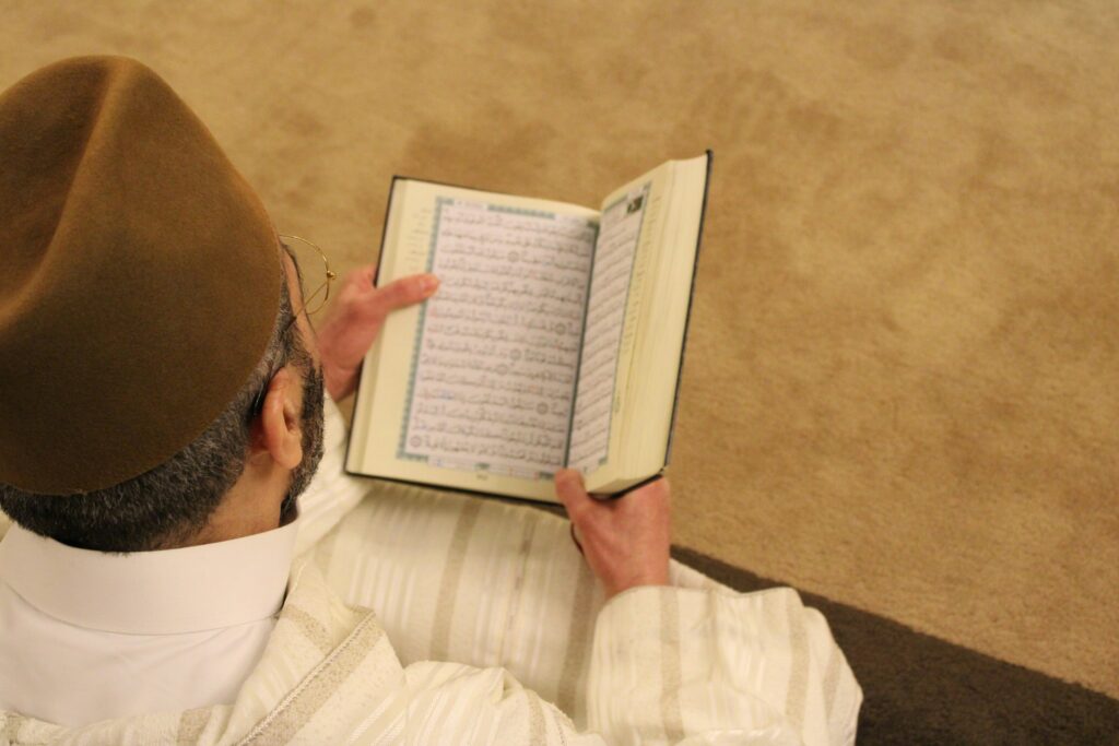 Mevlid Kandili 2024: Eine Heilige Nacht in Münster Für Muslime in Münster ist Mevlid Kandili 2024 eine Gelegenheit, gemeinsam in den Moscheen zu beten und das Leben des Propheten Mohammed zu ehren. Die Nacht bietet eine spirituelle Auszeit vom Alltag und die Möglichkeit, sich auf die religiösen Lehren zu besinnen.