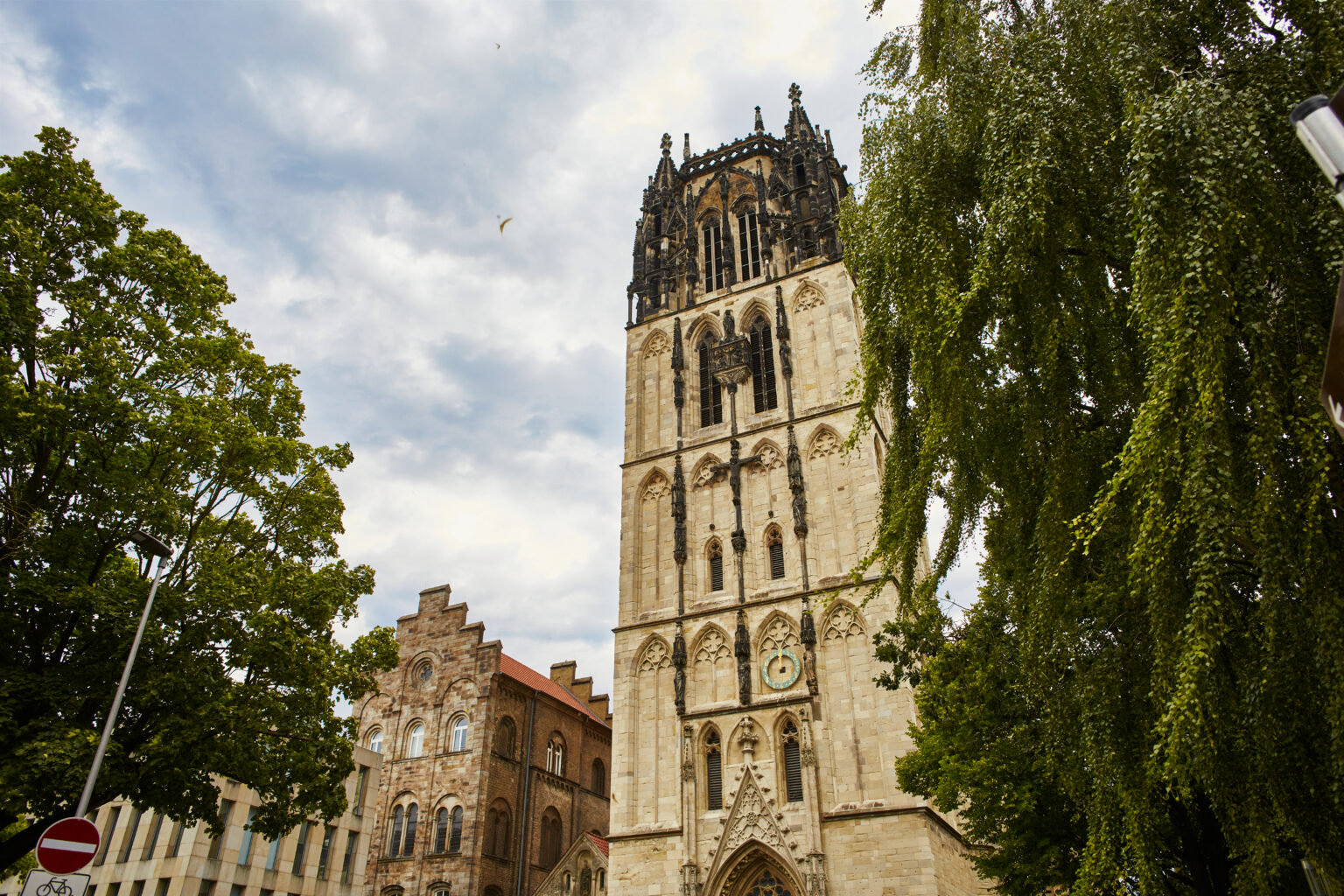 Die Münster Altstadt ist das historische Herz der Stadt Münster. Erfahren Sie mehr über ihre Geschichte, Viertel und aktuelle Entwicklungen.