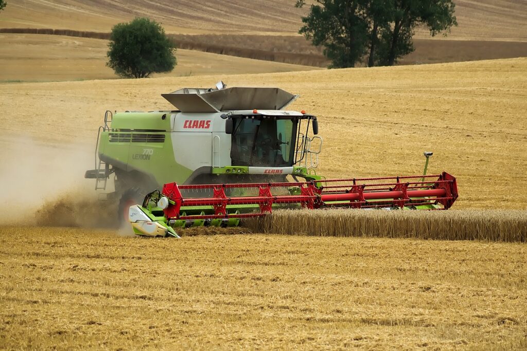Versteckte Edelstahlstangen in Maisfeldern sorgen für teure Schäden an Landmaschinen und stellen eine lebensbedrohliche Gefahr für Landwirte dar.