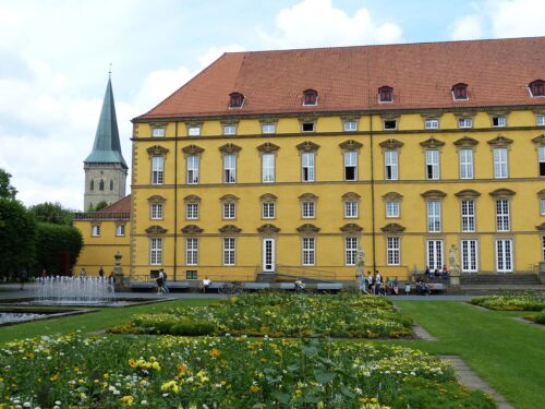Die Studie zur sexualisierten Gewalt im Bistum Osnabrück deckt Missstände auf. Über 400 Betroffene wurden Opfer von Klerikern.