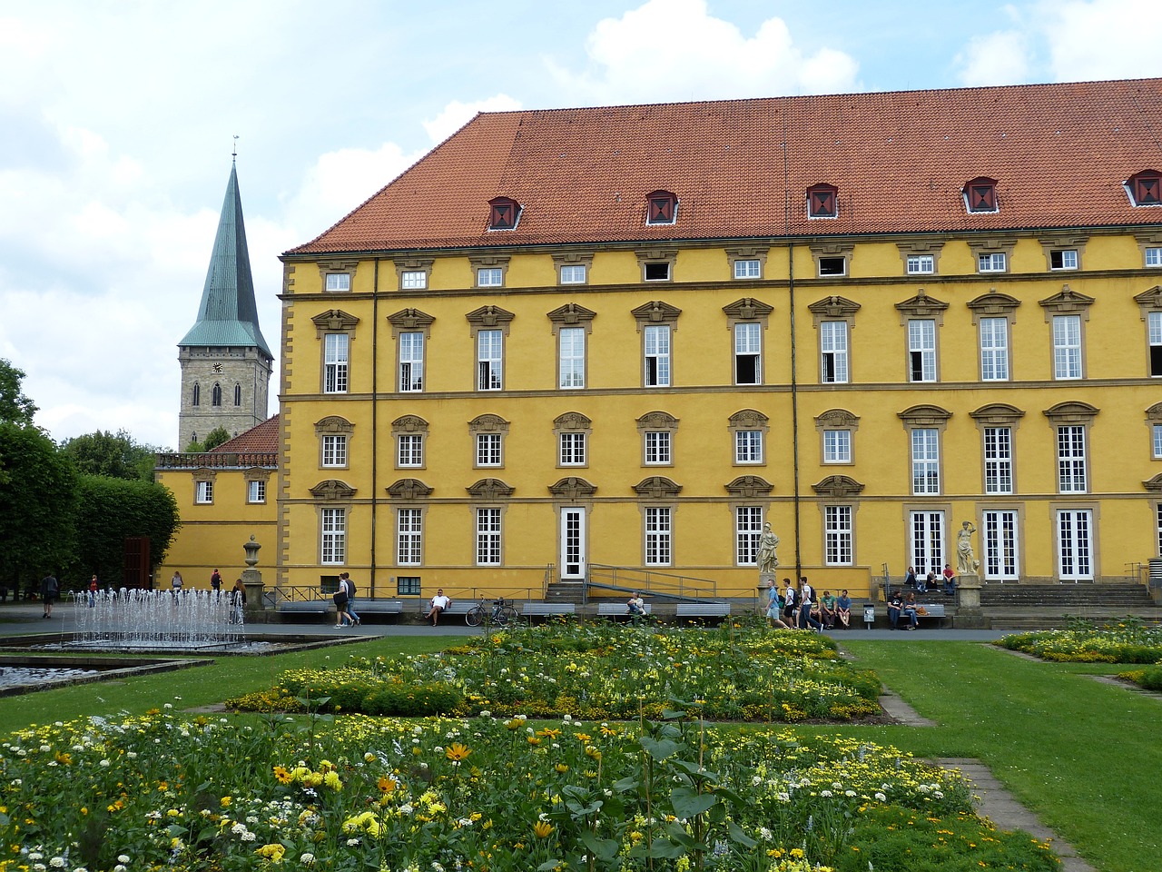 Die Studie zur sexualisierten Gewalt im Bistum Osnabrück deckt Missstände auf. Über 400 Betroffene wurden Opfer von Klerikern.