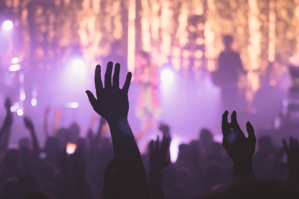 Münster freut sich auf einen Abend voller Emotionen, moderner Beats und einzigartiger Klangwelten. Rin & Schmyt Münster wird ein musikalisches Erlebnis, das lange in Erinnerung bleiben wird.