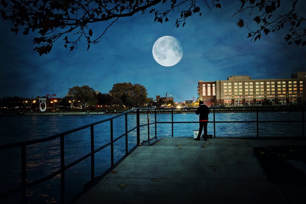 Der Vollmond im Oktober 2024 in Münster verspricht ein spektakuläres Schauspiel. Erfahre, wann und wo Du den Supermond am besten sehen kannst.