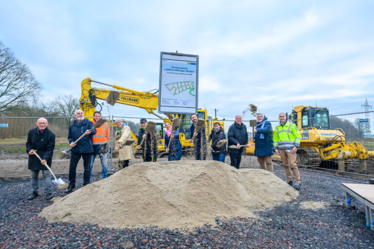 Das neue Baugebiet in Angelmodde bietet 250 Wohneinheiten, eine Kita und Grünanlagen. Fertigstellung bis 2027 geplant.