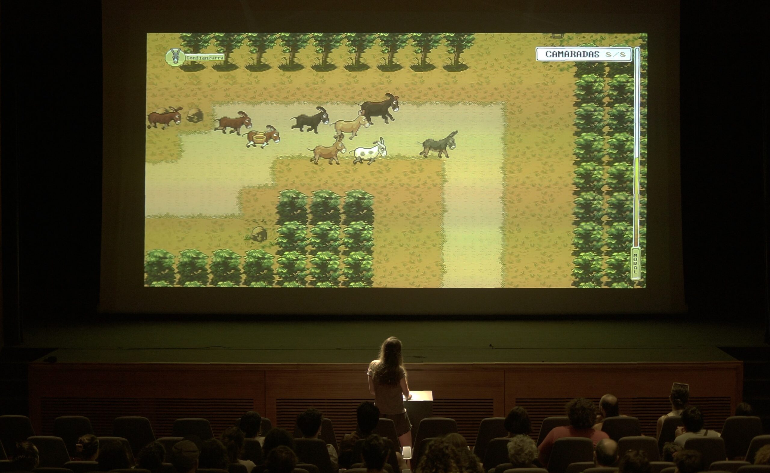 „asses.masses“ im Theater Pumpenhaus Münster: Ein Gaming-Abenteuer, bei dem das Publikum die Kontrolle über Esel im Arbeitskampf übernimmt.