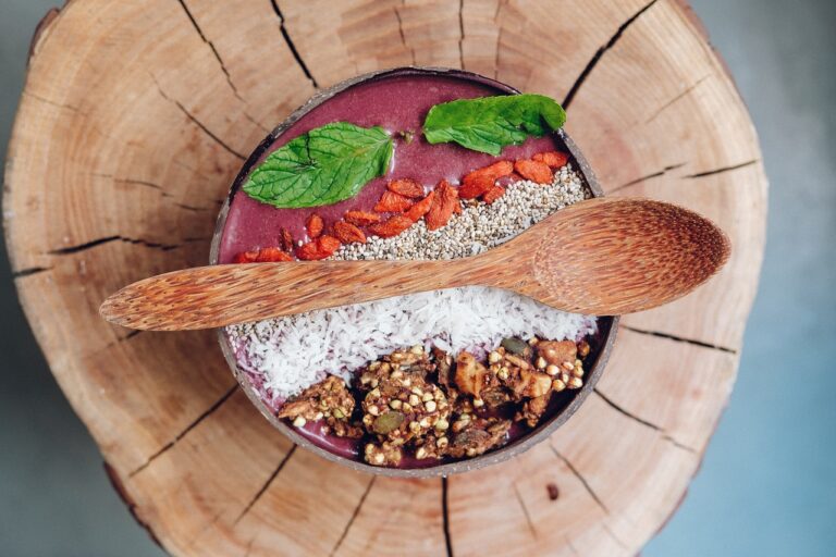 Gustav Grün in Münster bietet Fleisch an und stößt damit auf Kritik. Lies, warum das ursprünglich vegane Konzept nun auch Hähnchen-Spezialitäten umfasst und welche Reaktionen das hervorruft. Entdecke die besten Bowlläden in Münster mit vielfältigen, gesunden und kreativen Bowl-Angeboten. Hier ist für jeden Geschmack etwas dabei!
