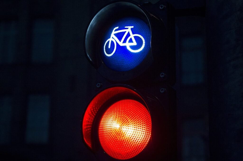 Die Wetter-Ampeln in Münster fördern Radverkehr bei schlechtem Wetter. Ein innovativer Schritt für mehr Klimaschutz.