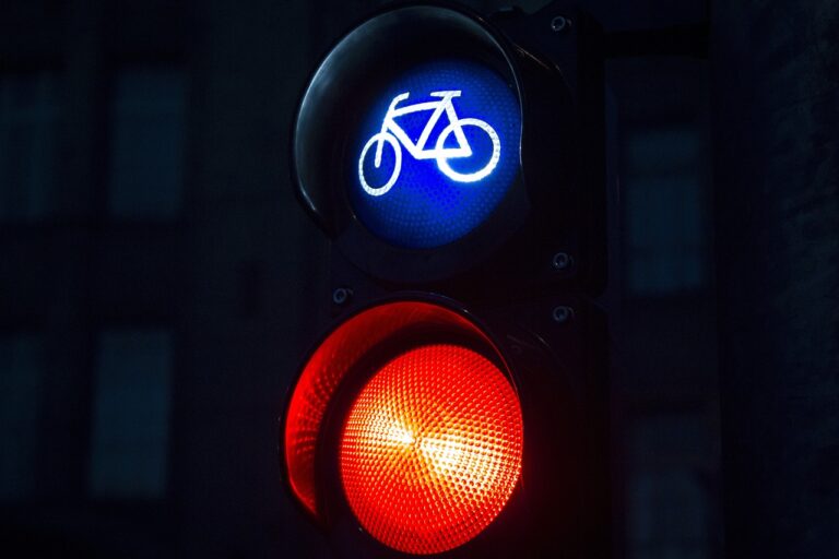 Die Wetter-Ampeln in Münster fördern Radverkehr bei schlechtem Wetter. Ein innovativer Schritt für mehr Klimaschutz.