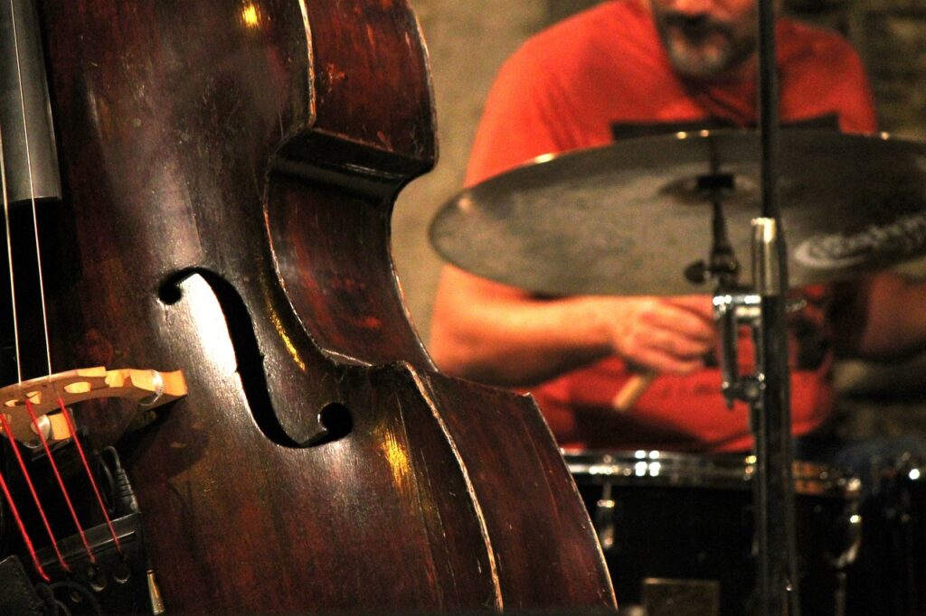 Das Jazzfestival Münster 2025 präsentiert vom 3. bis 5. Januar zeitgenössischen Jazz aus Europa mit 17 Konzerten und über 80 Musikern.