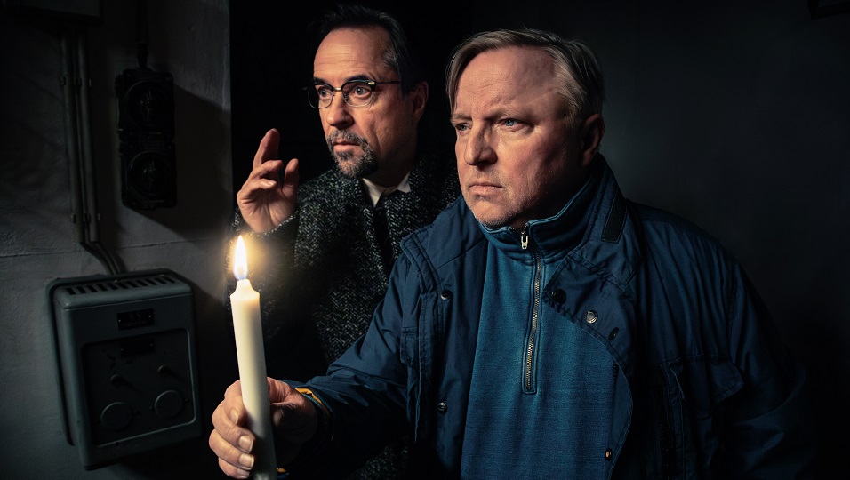 Professor Karl-Friedrich Boerne (Jan Josef Liefers) und Hauptkommissar Frank Thiel (Axel Prahl) ermitteln in einem bizarren Fall.(Credit: © WDR/Thomas Kost)