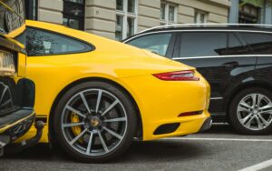 Erfahren Sie alles über den Aufstieg und möglichen Fall von Christoph Gröner, einem der bekanntesten Immobilienunternehmer Deutschlands. Wie die „Christoph Gröner Insolvenz“ zum Thema wurde und warum sein Imperium jetzt wankt.