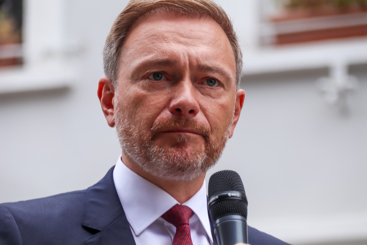Pension Ex Minister: Erfahren Sie alles über die finanziellen Regelungen für ehemalige Minister, von Übergangsgeld bis zur Altersabsicherung.