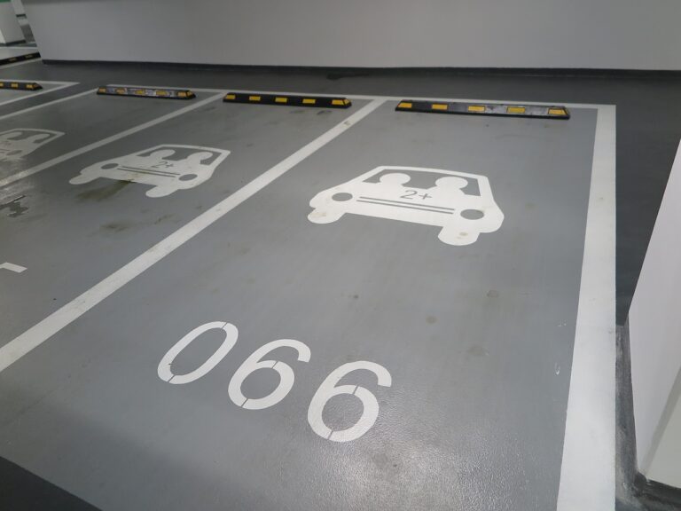 Ab 2025 sorgen LED-Tafeln und Zufahrtssperren am Parkhaus „Münster Arkaden“ für weniger Staus und effizienteres Parken.