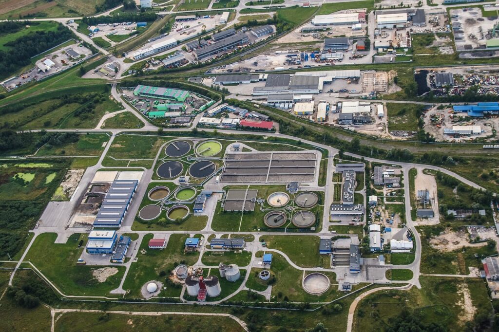 Münster hebt 2025 die Abwassergebühren an, während die Abfallgebühren stabil bleiben. Was das für Haushalte bedeutet.