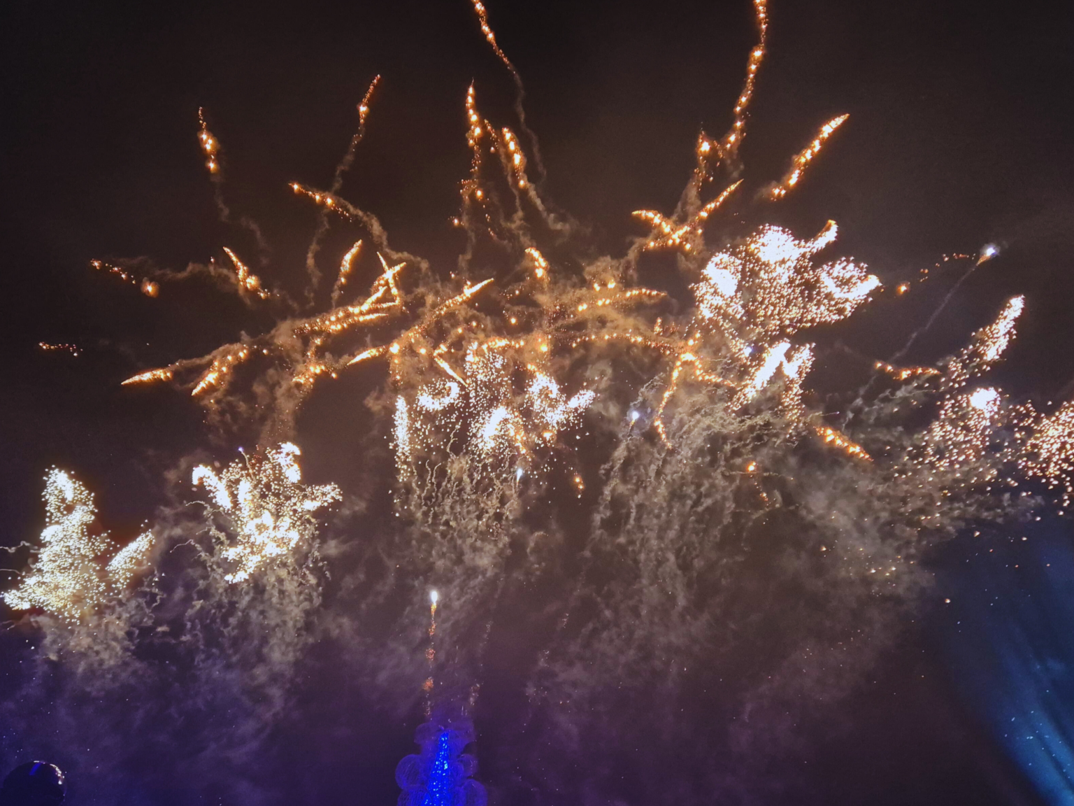 Münster wird zu Silvester 2024 zur Partyhochburg! Ob glamouröse Galas, pulsierende Clubnächte oder kulturelle Highlights – die Stadt bietet zahlreiche Möglichkeiten, um den Jahreswechsel gebührend zu feiern. Von einer eleganten Silvesterparty 2024 in Münster bis hin zu ausgelassenen Tanznächten ist für jeden Geschmack etwas dabei. Freu dich auf mitreißende Musik, köstliches Essen und spektakuläre Feuerwerke, die das neue Jahr perfekt einläuten.