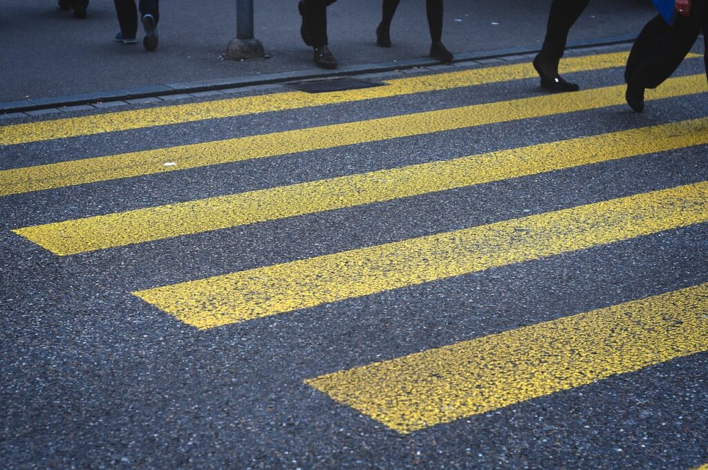 In Emsdetten Kind angefahren, als es den Zebrastreifen überquerte. Der Fahrer flüchtete – Zeugen brachten brisante Details ans Licht.