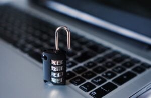 Sicherheitsalarm in Münster: Eine kritische PHP-Lücke trifft Stadt, Universität und Kliniken. Zahlreiche Webseiten bleiben vorerst offline.