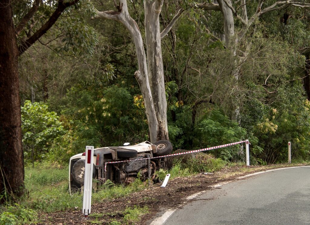 Tragischer Unfall in Warendorf: Pkw prallt gegen Baum, Fahrer verstirbt. Details und Hintergründe jetzt lesen.
