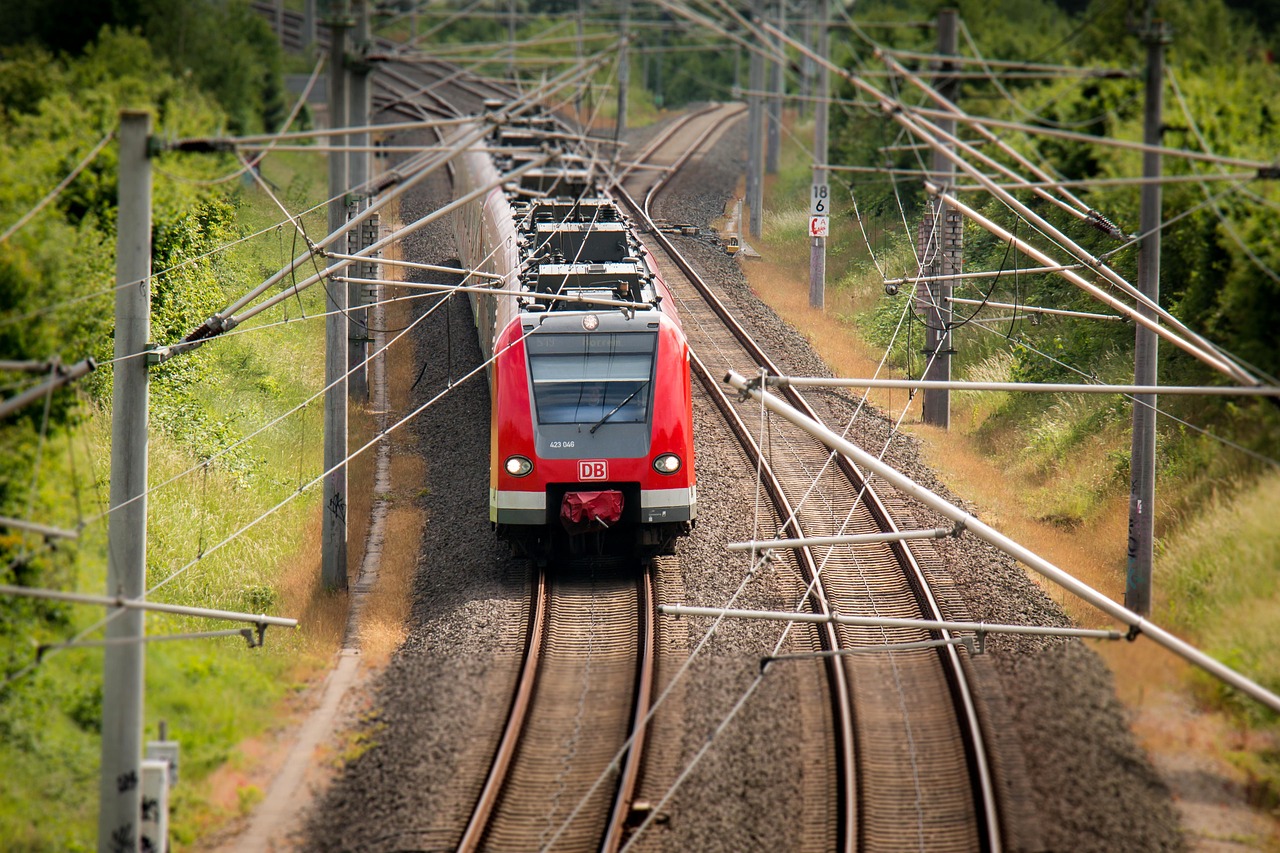 Erfahre mehr über die Zugausfälle auf der Strecke Münster – Mönchengladbach (RE42), die Ursachen und Zukunftsperspektiven.
