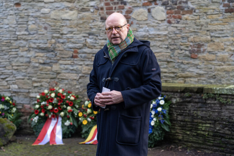 Gedenken an die Opfer des Nationalsozialismus: Münster erinnert mit Projekten, Kranzniederlegung und Gottesdienst zum 80. Jahrestag der Auschwitz-Befreiung.