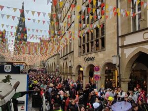 Rosenmontag oder auch Karneval 2025 in Münster, alles zur Strecke und den Straßensperrungen. Sicherheitsmaßnahmen für den Karneval in NRW 2025